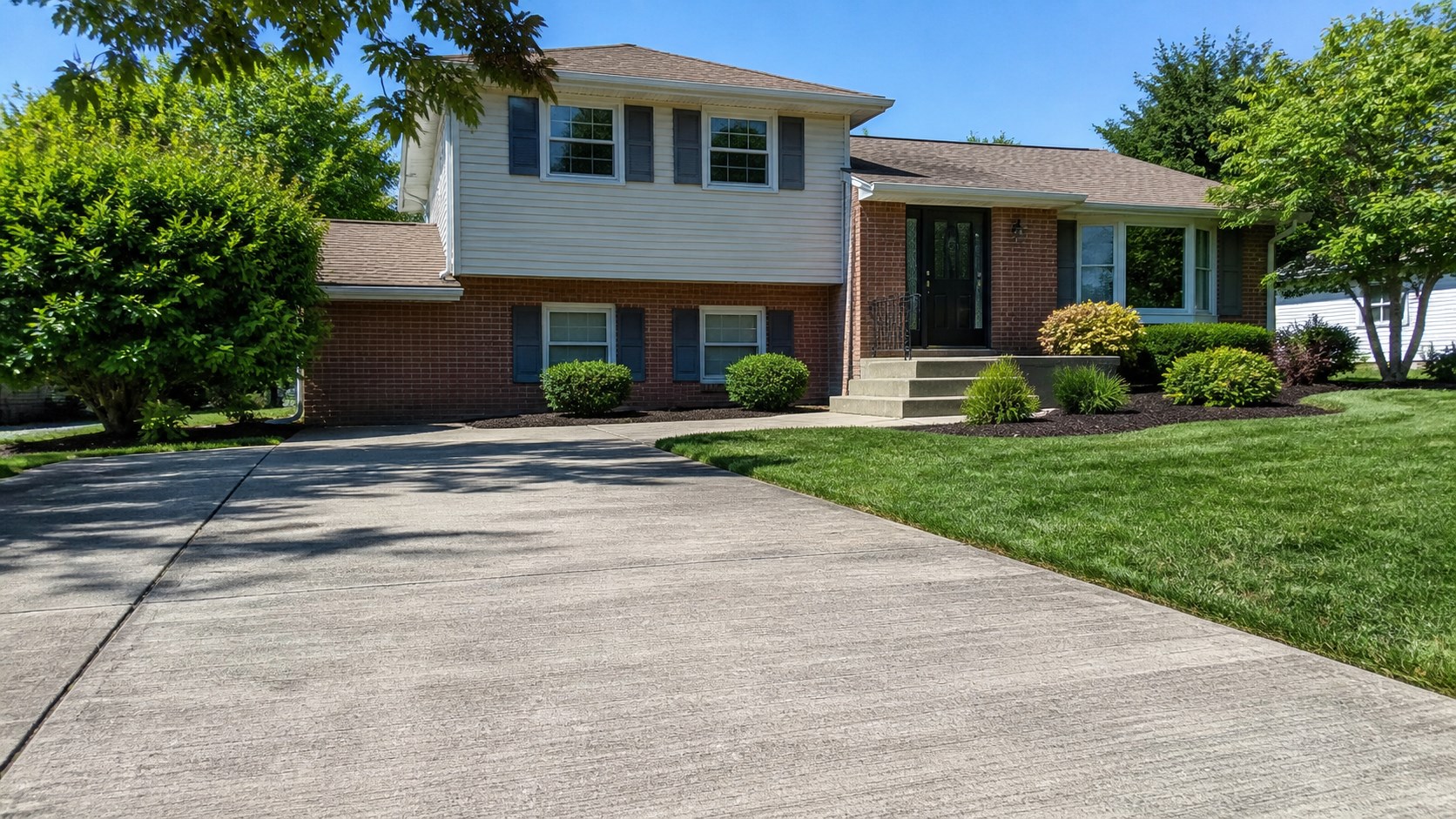 Concrete driveway and steps project in Greentree, NJ