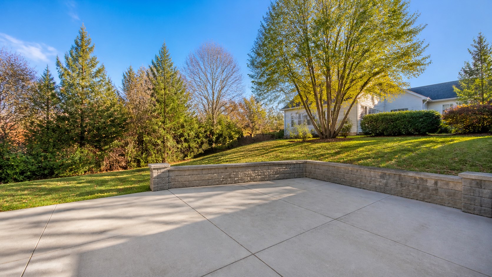 Concrete patio and retaining wall project in Hamilton Square, NJ
